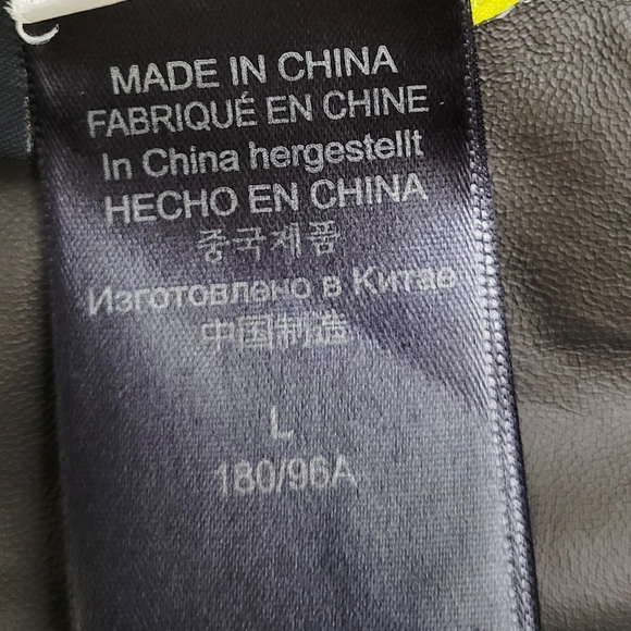 Marmot Men's Black and Yellow GORE-TEX Jacket w/Side Vents | Size Large - Picture 6 of 9